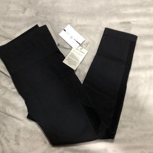 NWT DKNY Sport Legging in size Large